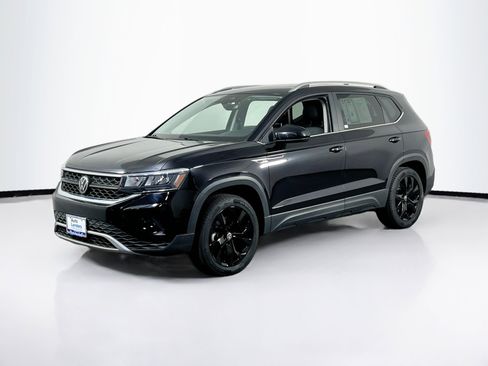 Used 2023 Volkswagen Taos SE image 1