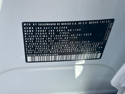 Certified 2024 Volkswagen Tiguan SEL R-Line image 28