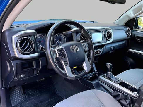 Used 2016 Toyota Tacoma SR5 w/ SR5 Appearance Package (SN) AWD/4WD image 18