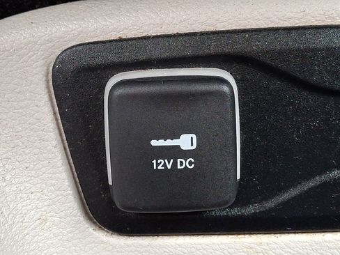 Used 2024 Chrysler Pacifica Touring-L FWD image 24