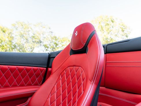 Used 2016 Ferrari California T image 20
