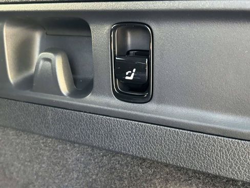 New 2027 Mercedes-Benz GLC 300 4MATIC image 11