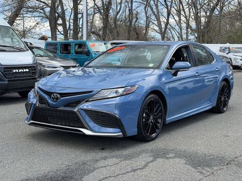 Used 2023 Toyota Camry XSE image 3