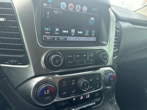 Used 2020 Chevrolet Suburban LT w/ Luxury Package RWD image 20