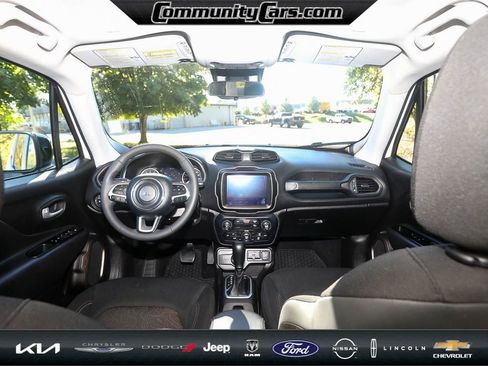 Used 2023 Jeep Renegade Latitude image 24
