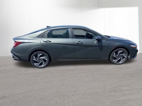 Certified 2025 Hyundai Elantra SEL FWD image 6