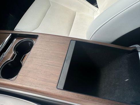 Used 2022 Tesla Model X image 28