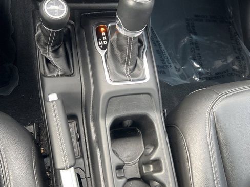 Used 2023 Jeep Wrangler Sahara image 21