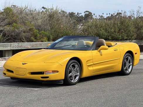 Used 2002 Chevrolet Corvette Convertible w/ Preferred Equipment Group2 RWD image 2