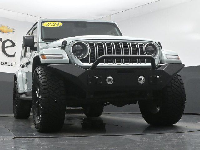 Used 2024 Jeep Wrangler Unlimited Sahara w/ Technology Group AWD/4WD image 3