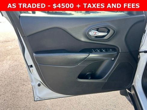 Used 2015 Jeep Cherokee Sport w/ Sport Appearance Group FWD image 12