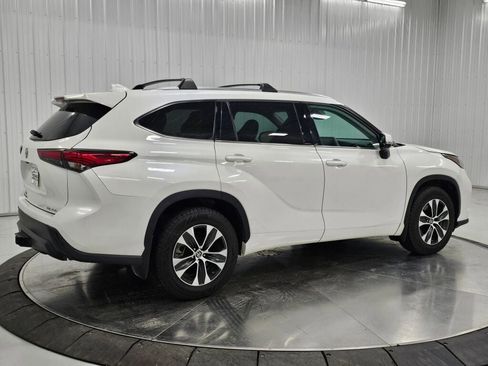 Used 2021 Toyota Highlander XLE image 38