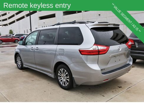 Used 2018 Toyota Sienna XLE image 6