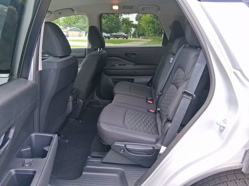 Used 2024 Nissan Pathfinder S FWD image 17