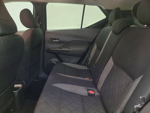 Used 2019 Nissan Kicks SV FWD image 18