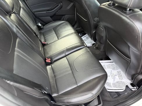 Used 2014 Ford Focus SE w/ Equipment Group 201A FWD image 17
