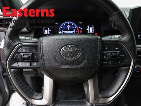 Used 2025 Toyota 4Runner SR5 AWD/4WD image 10
