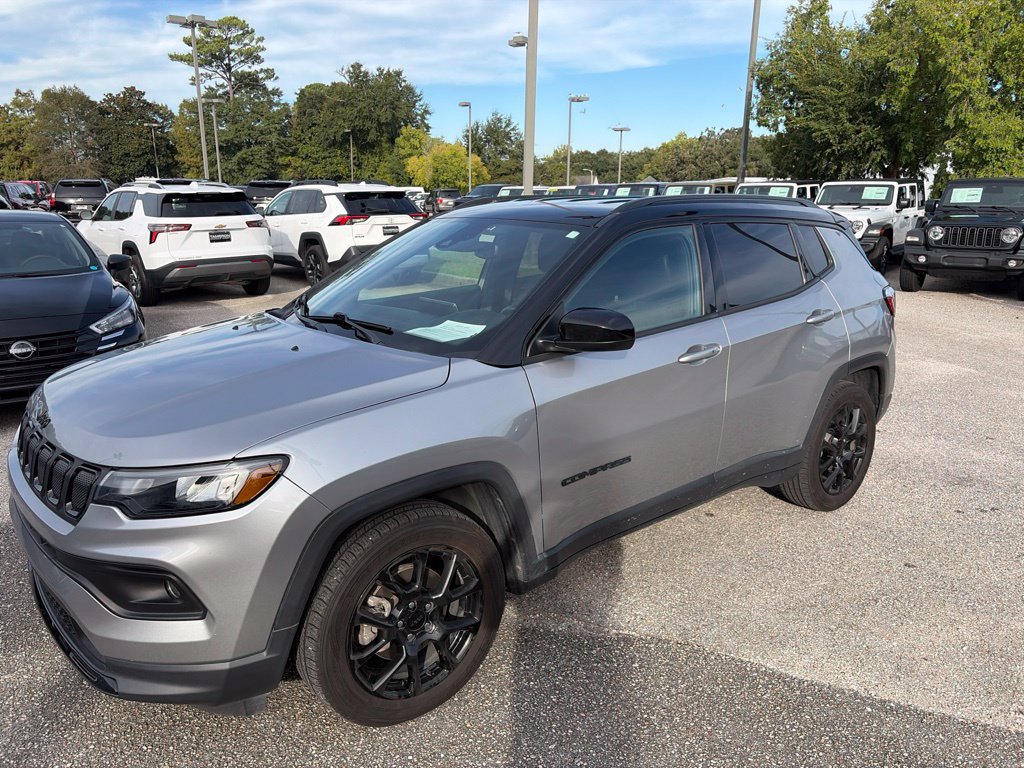 Used 2022 Jeep Compass Latitude w/ Convenience Group FWD image 1