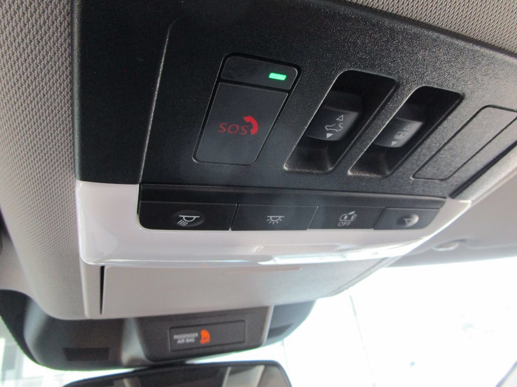 Used 2025 Nissan Rogue SL w/ Tech Package FWD image 38