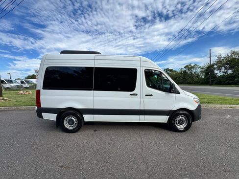 Used 2024 Mercedes-Benz Sprinter 2500 image 4