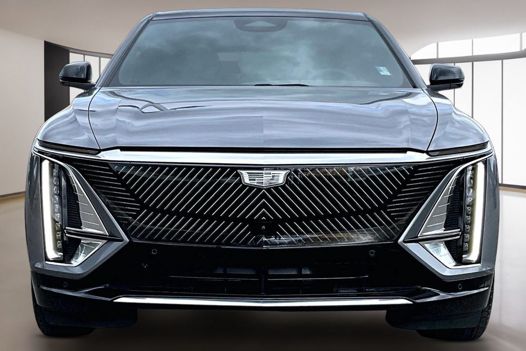 Used 2023 Cadillac Lyriq 2WD image 3