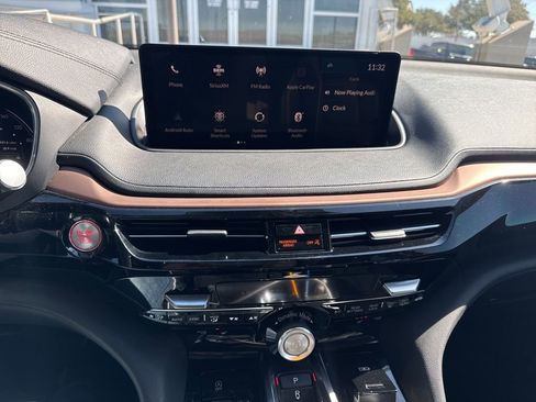 Used 2022 Acura MDX FWD image 11