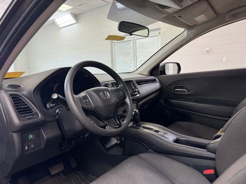 Used 2020 Honda HR-V LX image 12