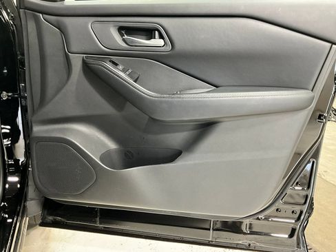 Used 2025 Nissan Rogue SV AWD/4WD image 23