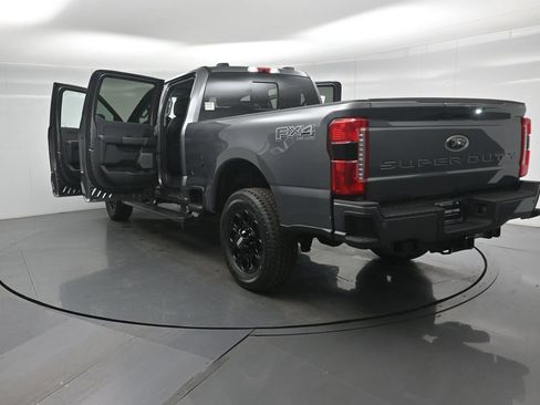 New 2026 Ford F250 Lariat w/ Black Appearance Package image 32