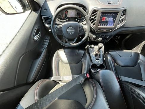 Used 2019 Jeep Cherokee Trailhawk w/ Cold Weather Group AWD/4WD image 24