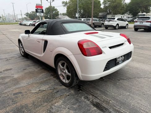 Used 2002 Toyota MR2 RWD image 5