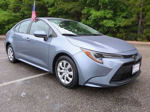 Used 2023 Toyota Corolla LE FWD image 2