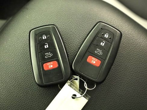 Used 2020 Toyota RAV4 XLE image 41