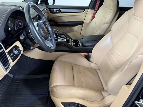 Used 2023 Porsche Cayenne AWD/4WD image 5