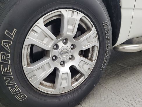 Used 2017 Nissan Titan SV image 31