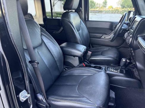 Used 2018 Jeep Wrangler Unlimited Sahara image 16