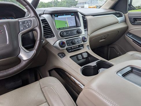 Used 2019 GMC Yukon XL SLT w/ Open Road Package AWD/4WD image 26