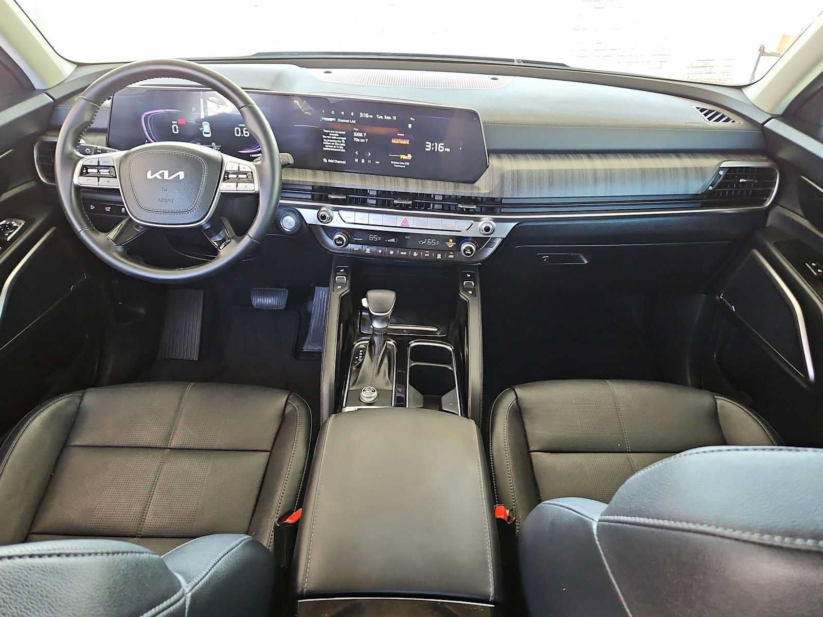 Certified 2025 Kia Telluride EX w/ EX Captain's Chair Package FWD image 12