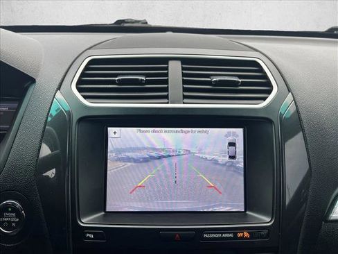Used 2017 Ford Explorer XLT w/ Equipment Group 202A image 14