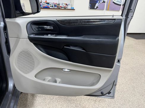 Used 2017 Dodge Grand Caravan SE FWD image 15