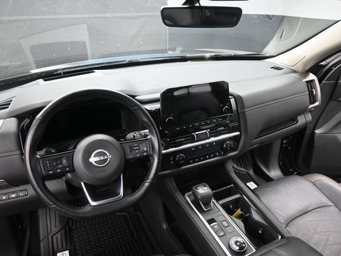 Used 2024 Nissan Pathfinder Platinum w/ Cargo Package AWD/4WD image 15