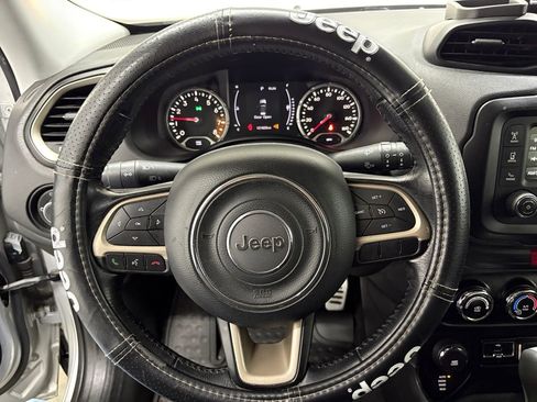 Used 2017 Jeep Renegade Latitude image 25