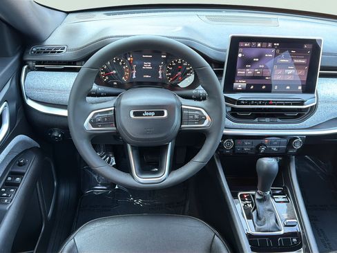 Used 2023 Jeep Compass Latitude AWD/4WD image 15