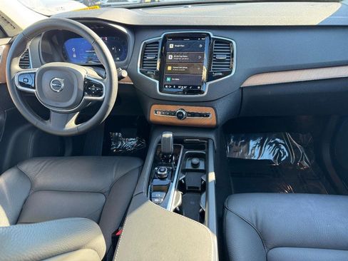 Used 2025 Volvo XC90 B6 Ultra image 12