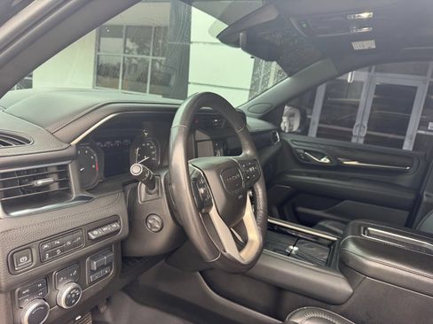 Used 2021 GMC Yukon XL Denali w/ Denali Premium Package AWD/4WD image 23
