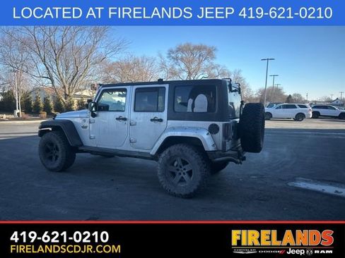 Used 2012 Jeep Wrangler Unlimited Rubicon image 16