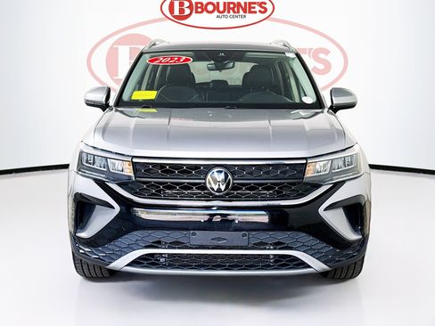 Used 2023 Volkswagen Taos SE w/ Panoramic Sunroof Package AWD/4WD image 5