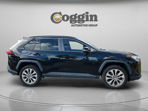Used 2019 Toyota RAV4 XLE Premium image 6