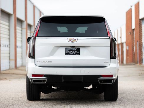 Used 2023 Cadillac Escalade Premium Luxury image 8