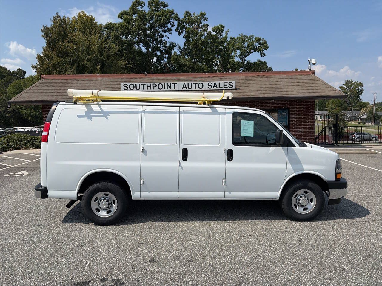 Used 2022 Chevrolet Express 2500 w/ Driver Convenience Package RWD image 2
